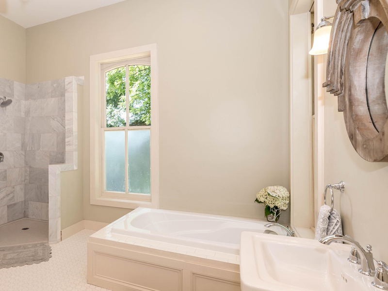 Johanne St-Hilaire - Réparation de bain et base de douche en acrylique et fibre de verre
